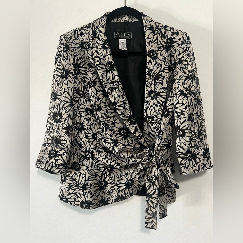 Alex Evenings Jacket Silver and Black Floral Waist Tie Top. Size L